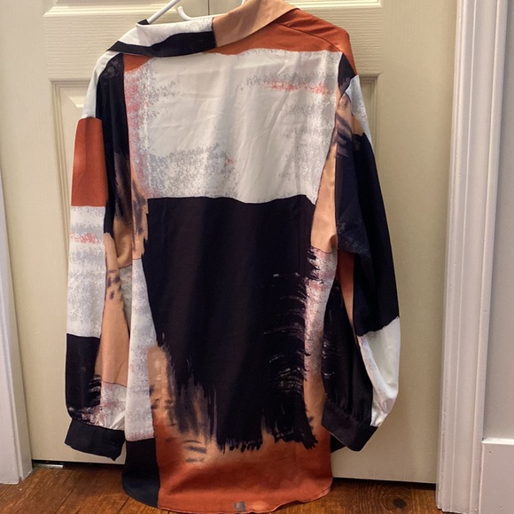 Small blouse. - Picture 2 of 2